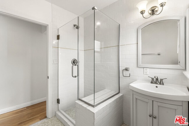 Building Photo - 2031 Glendon Ave