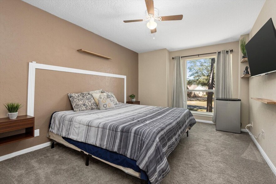 Building Photo - 16835 W Maglitto Cir