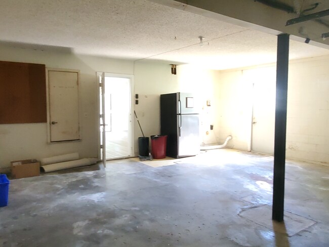 Building Photo - 4624 Landscape Dr