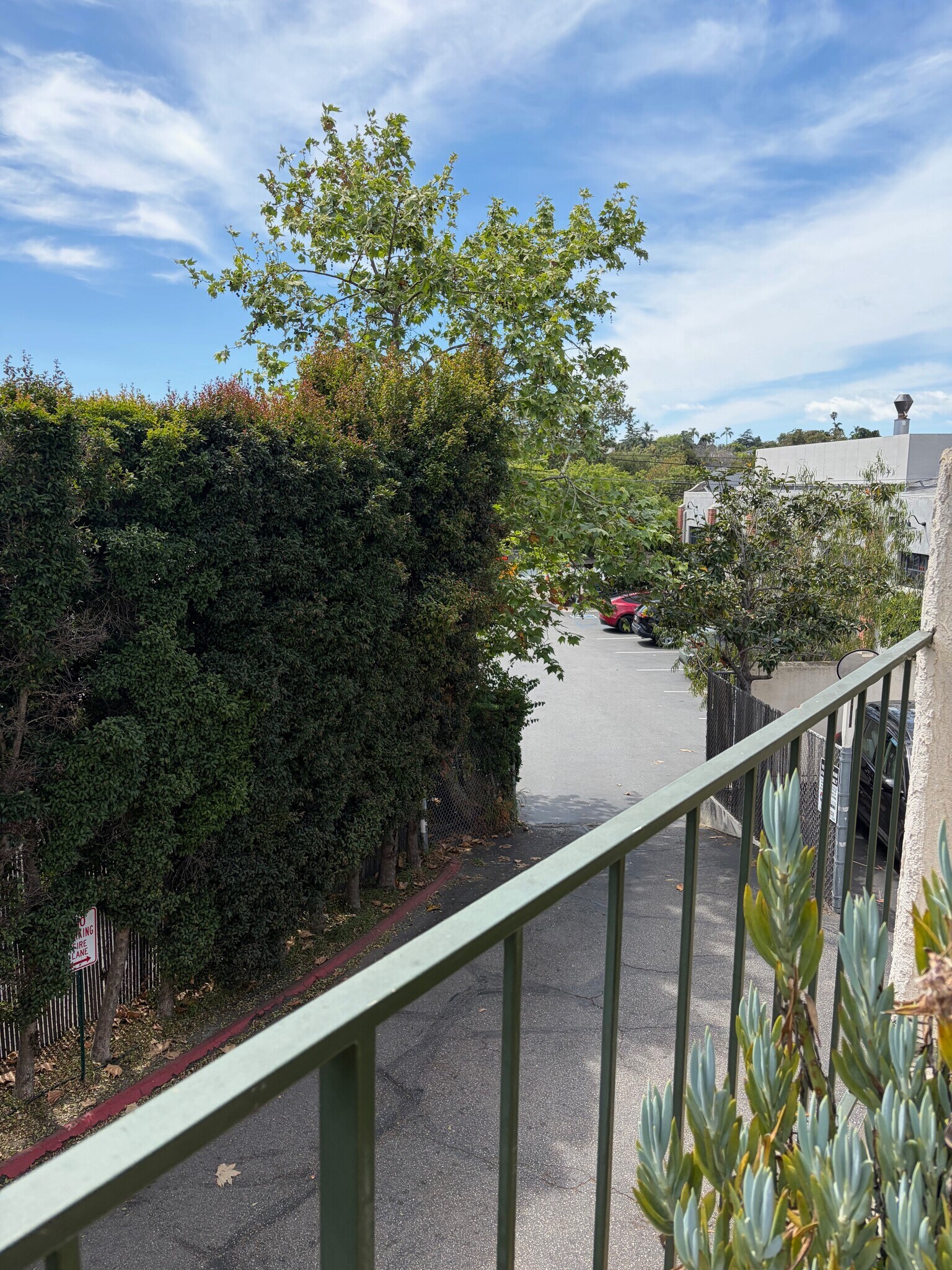 Building Photo - 132 W Alamar Ave