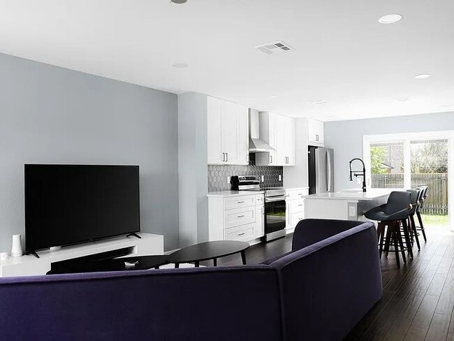Building Photo - 5505 Viewpoint Dr