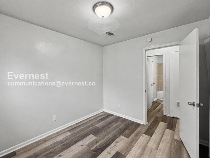 Building Photo - 4620 Sunnybrook St