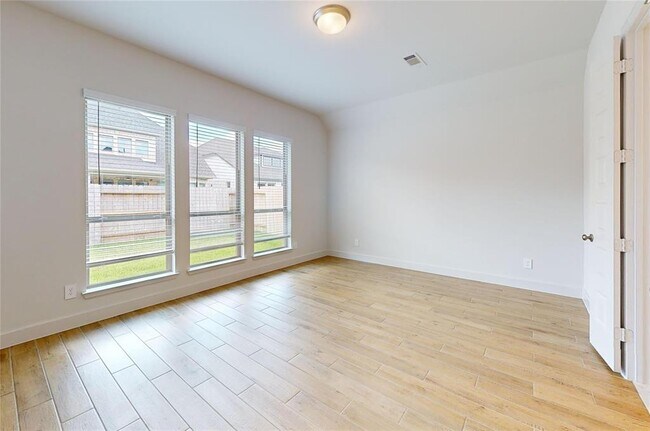 Building Photo - 624 Sand Branch Dr