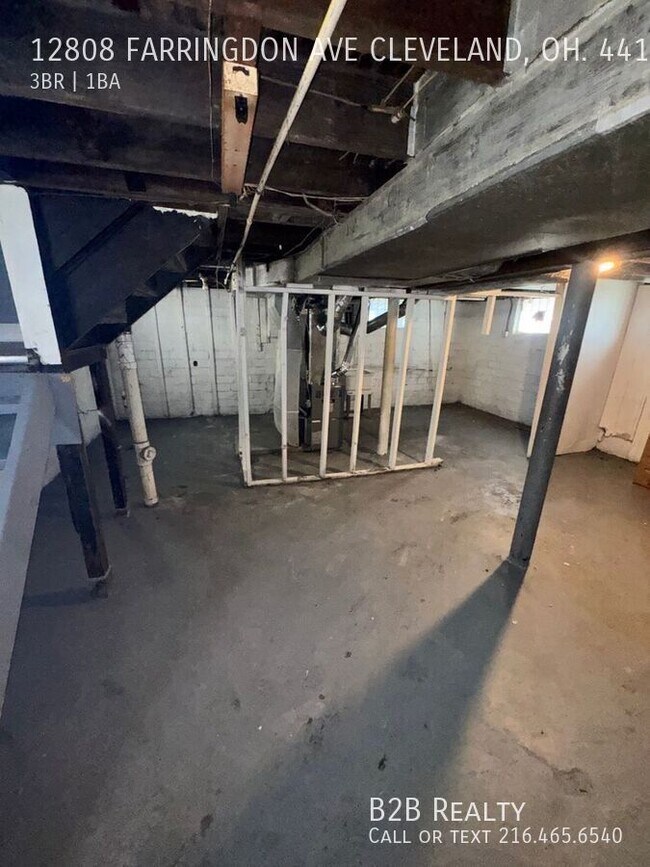 Building Photo - 12808 Farringdon Ave