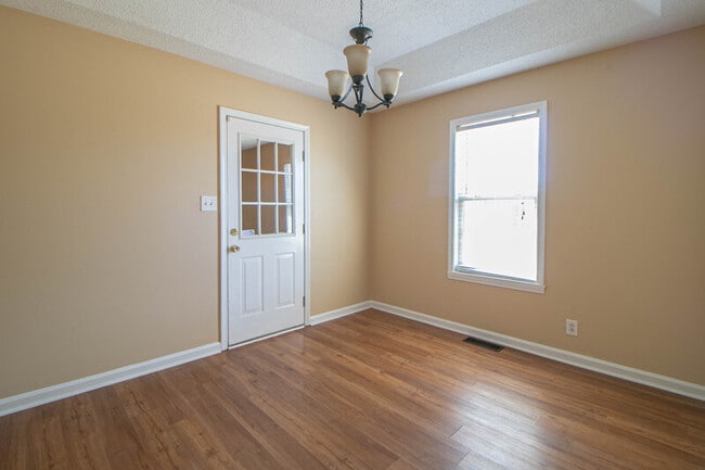 Building Photo - 207 Ruf Dr