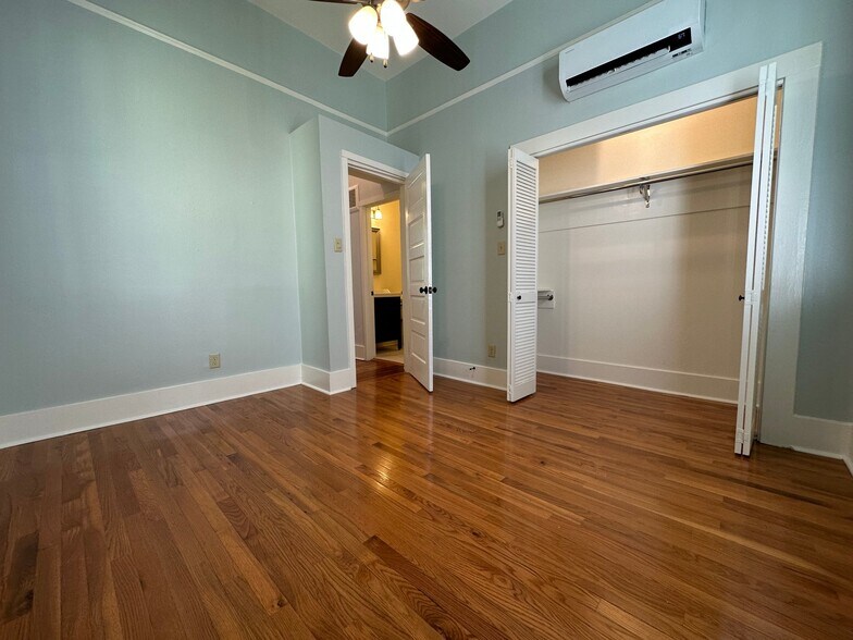 Building Photo - 516 E 8th St