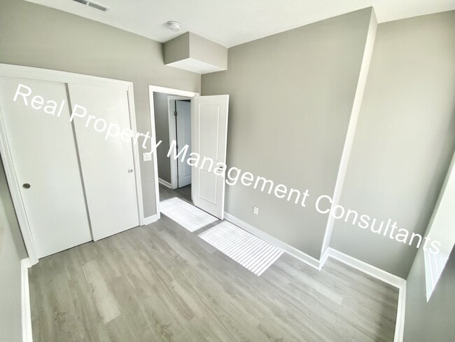 Building Photo - Renovated 3-Bedroom Home! Deposit Free Living Available via Obligo