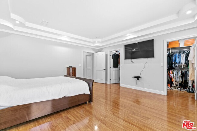 Building Photo - 12643 Archwood St