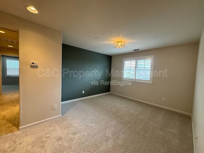 Building Photo - 14826 Kit Carson Dr