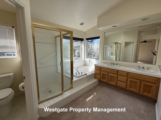 Building Photo - 545 Almanor St