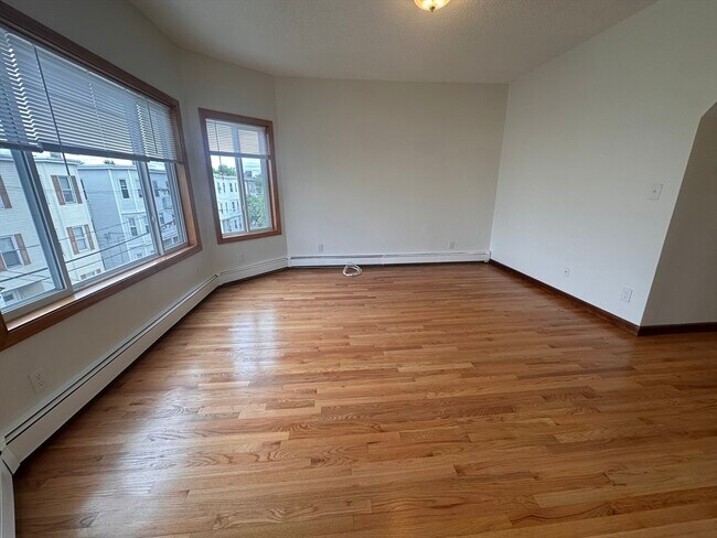 Building Photo - 253 Elm St