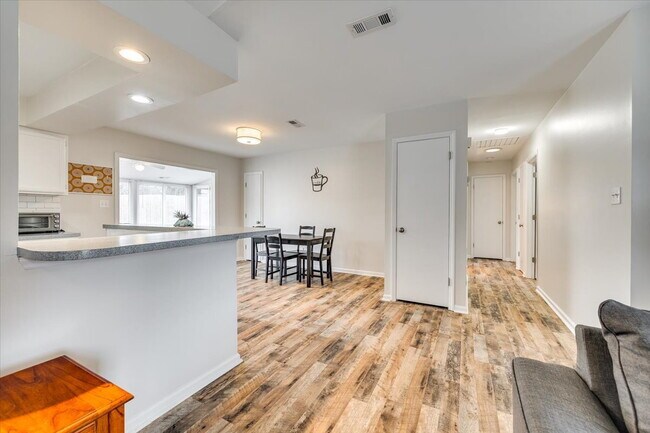 Building Photo - "Fully Furnished Charming 3-Bedroom Home i...