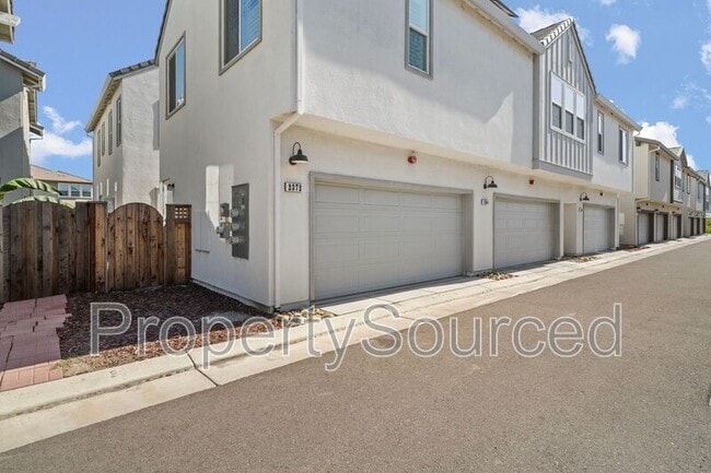 Building Photo - 2372 Garden Farms Ave