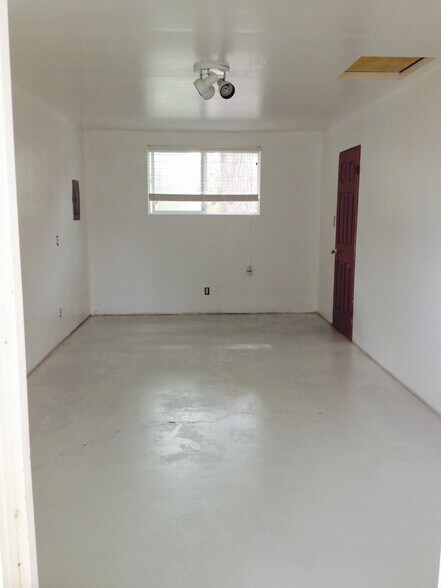 Building Photo - 401 Burnham Rd