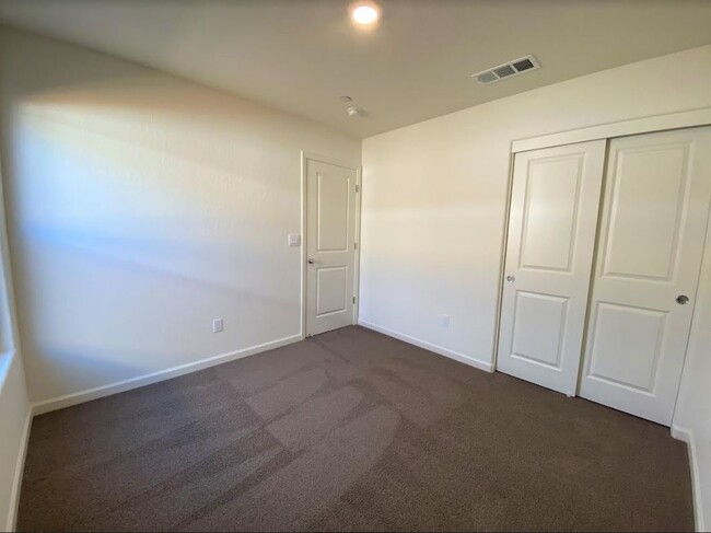Building Photo - 1334 Ridge Dr