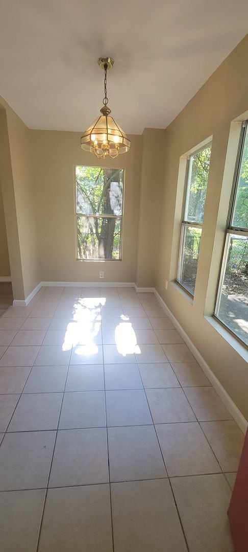 Building Photo - Gorgeous 2 bedroom/1bath with historic fea...