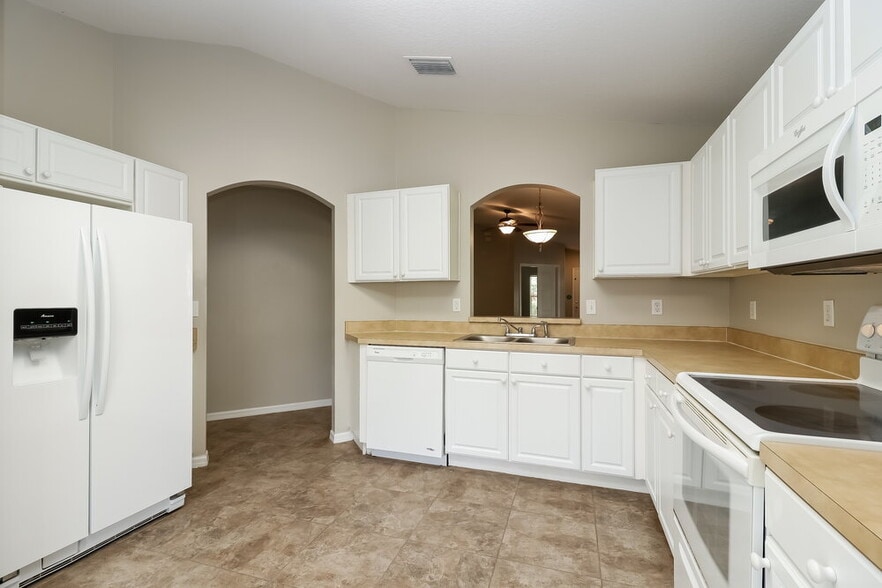 Building Photo - 402 Maple Pointe Dr