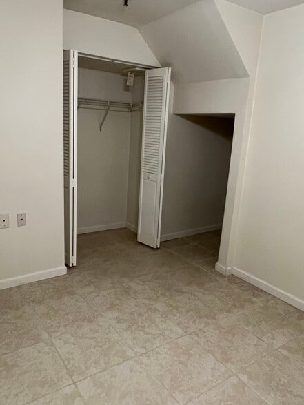 Building Photo - 16204 Tilghman Ct