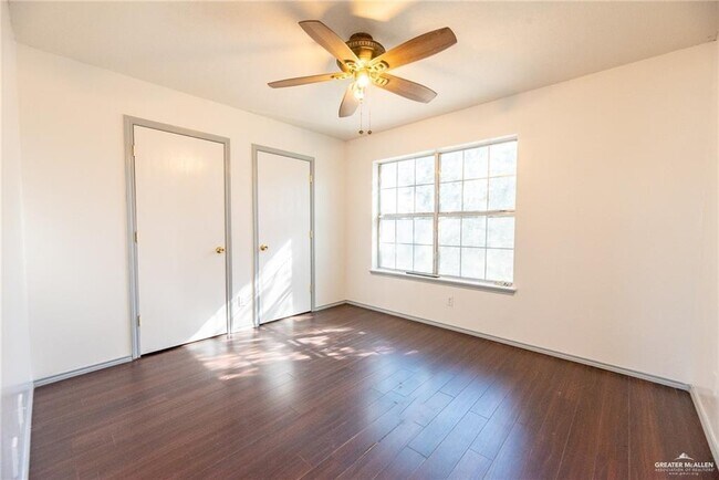 Building Photo - 14 W 40th St