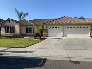 Building Photo - In Hanford-4 Br 2.5 Ba Available Now