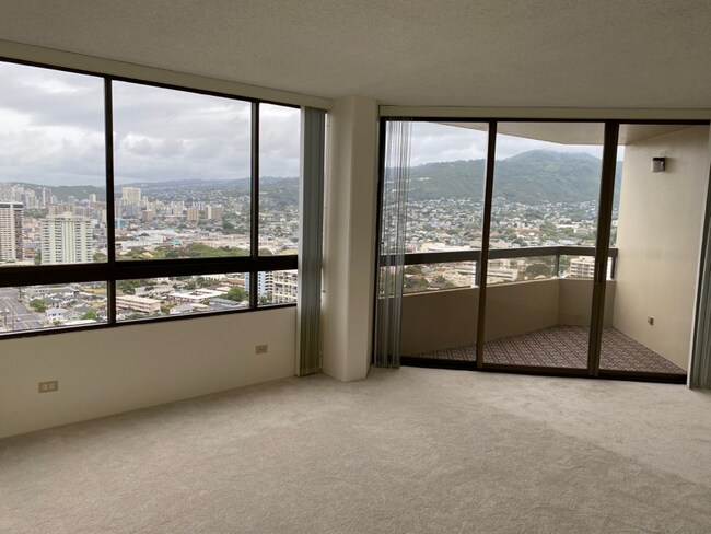 Building Photo - 2499 Kapiolani Blvd