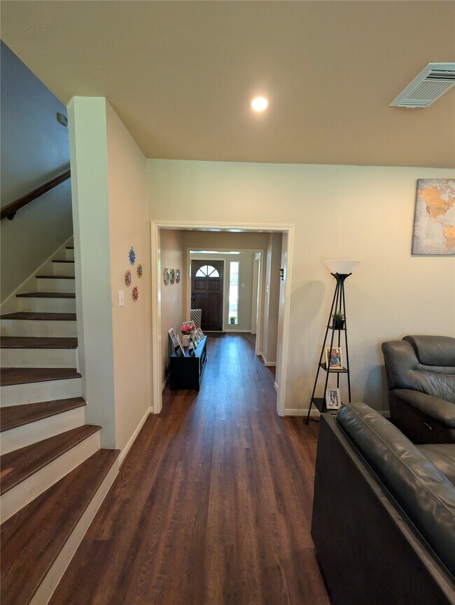 Building Photo - 130 Songful Woods Pl