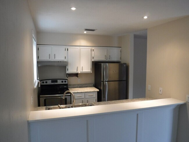 Building Photo - 2308 Sylvan Ct