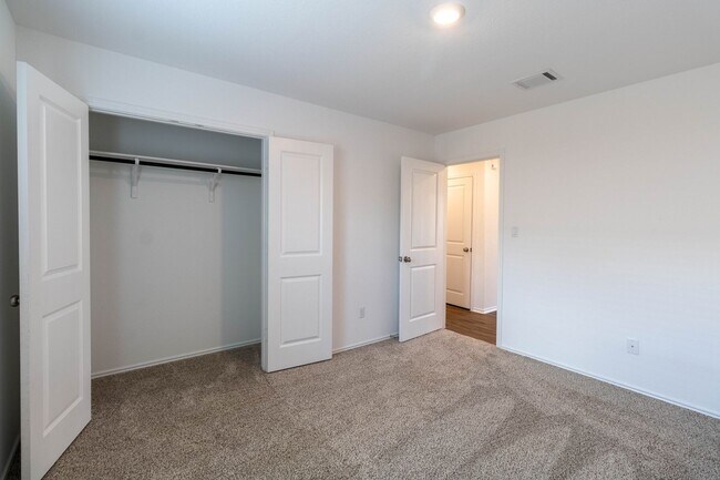 Building Photo - 5601 Bellissima Way