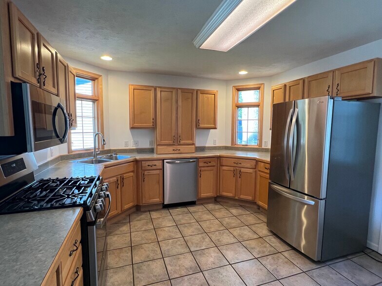 Kitchen - 214 W Sixteenth St