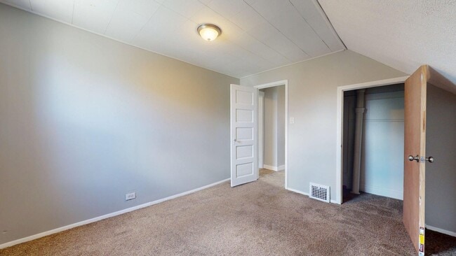 Building Photo - Clark / Fulton Area - 3 Bedrooms - 1 Bath - Single Family Home
