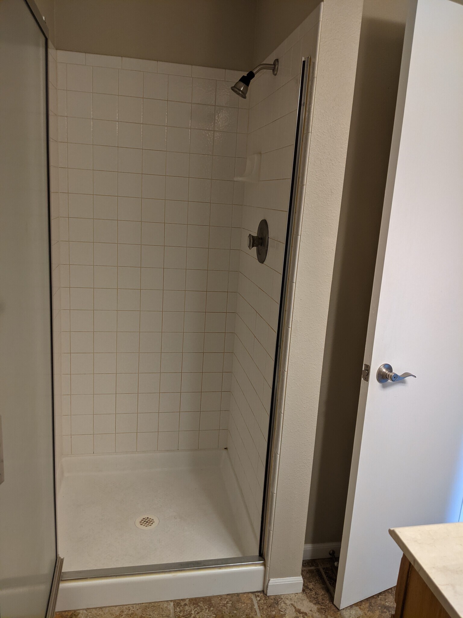 Upstairs bathroom - 2929 Ross Dr