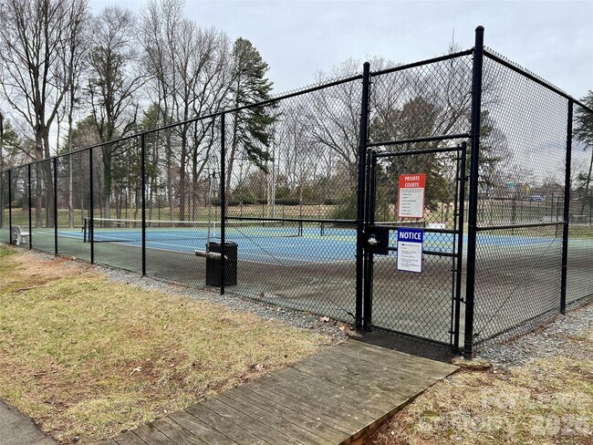 Building Photo - 751 Southwest Dr