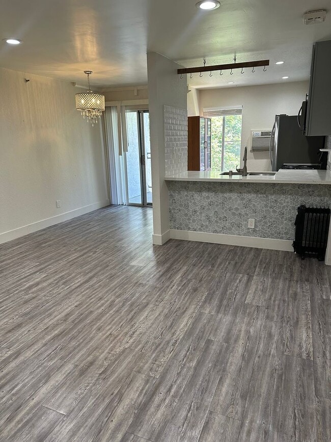 Building Photo - 1 Bedroom Condo - La Mesa