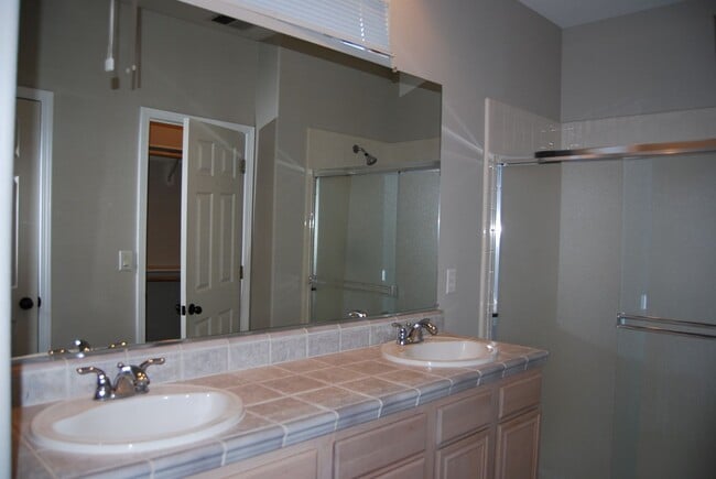 Building Photo - Single-Level Patio Home in Gated South Meadows Community