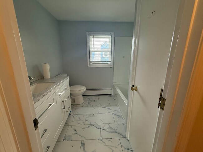 Building Photo - Charming 3-Bedroom Single-Family Home