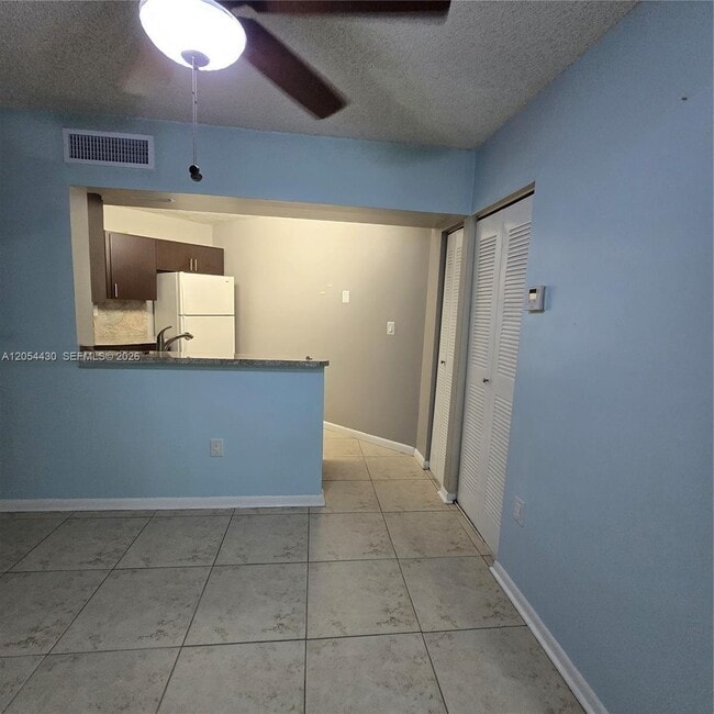 Building Photo - 9731 Fontainebleau Blvd