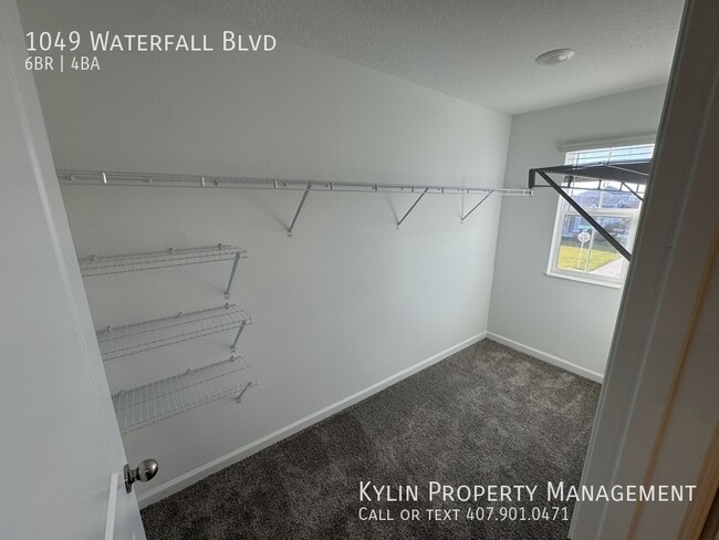 Building Photo - 1049 Waterfall Blvd