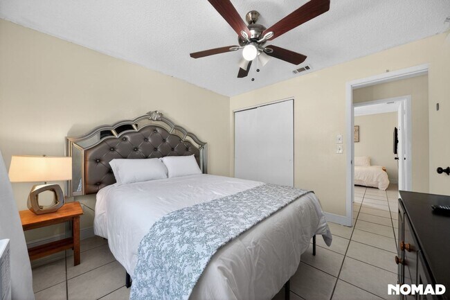 Building Photo - 3BR Modern Orlando 32824 Some Utilities Inc.