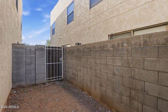 Building Photo - 15818 N 25th St