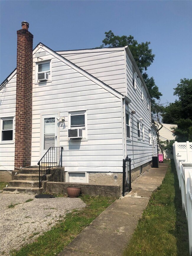 Building Photo - 474 Webster Ave