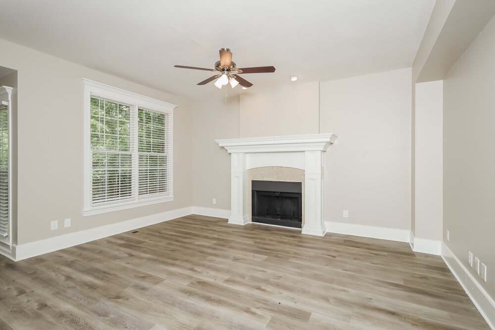 Building Photo - 3073 Essex Dr