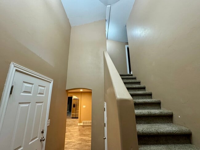 Building Photo - 781 Sherwood Dr