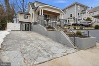 Building Photo - 2211 Franklin St NE