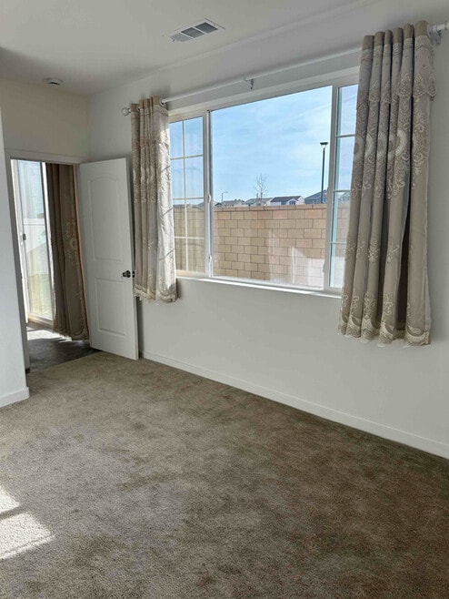 Building Photo - 2769 Lake Mendoza St