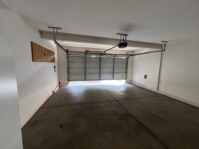 Building Photo - 2553 Acapulco Way