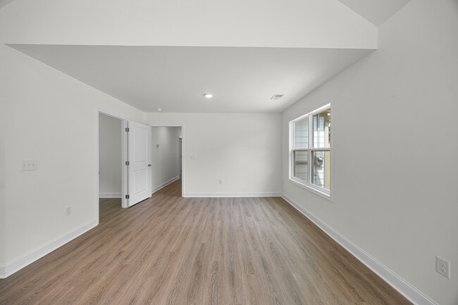 Building Photo - 248 Linden St