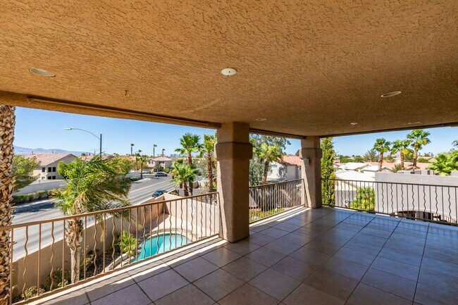 Building Photo - BEAUTIFUL POOL HOME W/RV