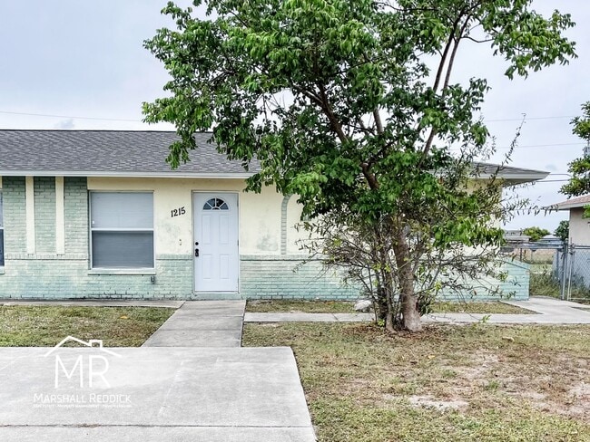Building Photo - Charming 2 Bed 1 Bath Duplex in NE Cape