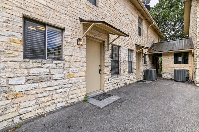 Building Photo - 204 Northwest Dr