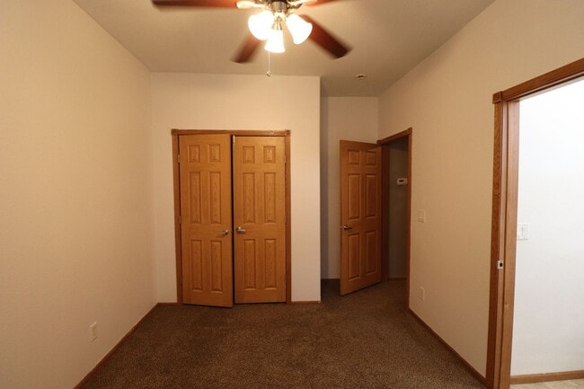 Building Photo - Spacious Town home for rent!